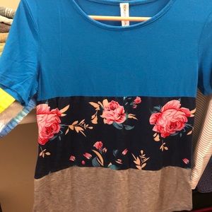 Medium floral top